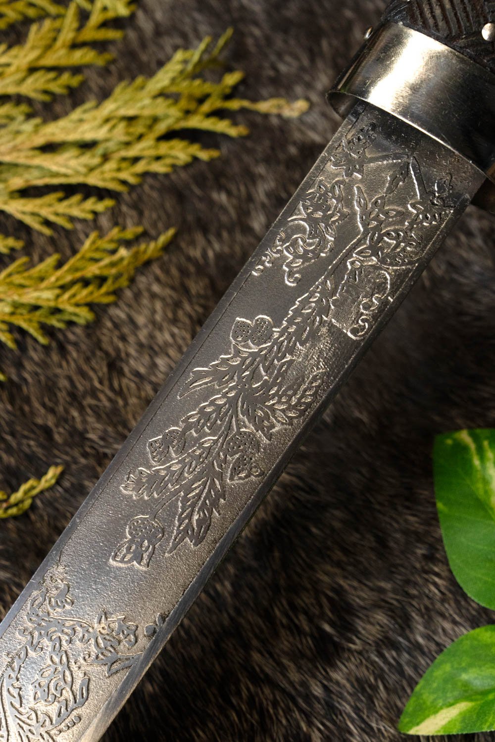 Verzierter Dirk, halbscharf