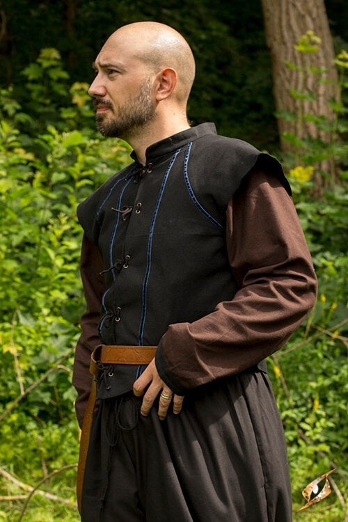 16th century doublet black