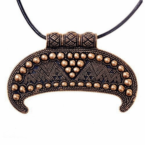 Amulette lunule de Gnezdovo, en bronze