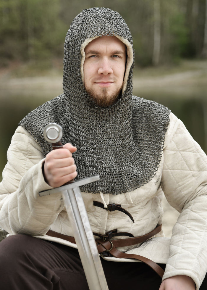 Maliën coif met vierkante hals, platte ringen - ronde klinknagels, 8 mm