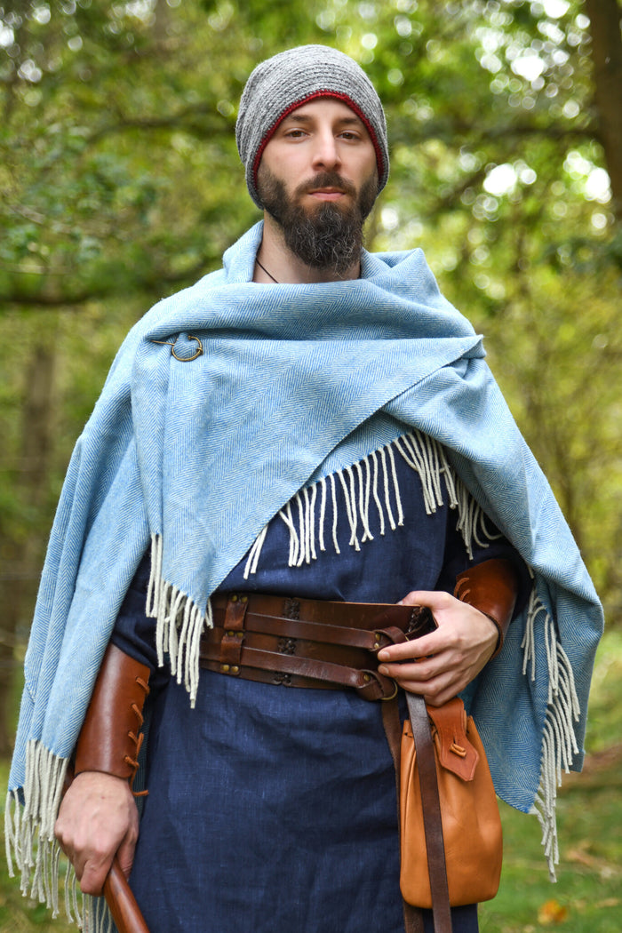 Berretto lavorato a uncinetto, 100% lana, grigio – rosso vino