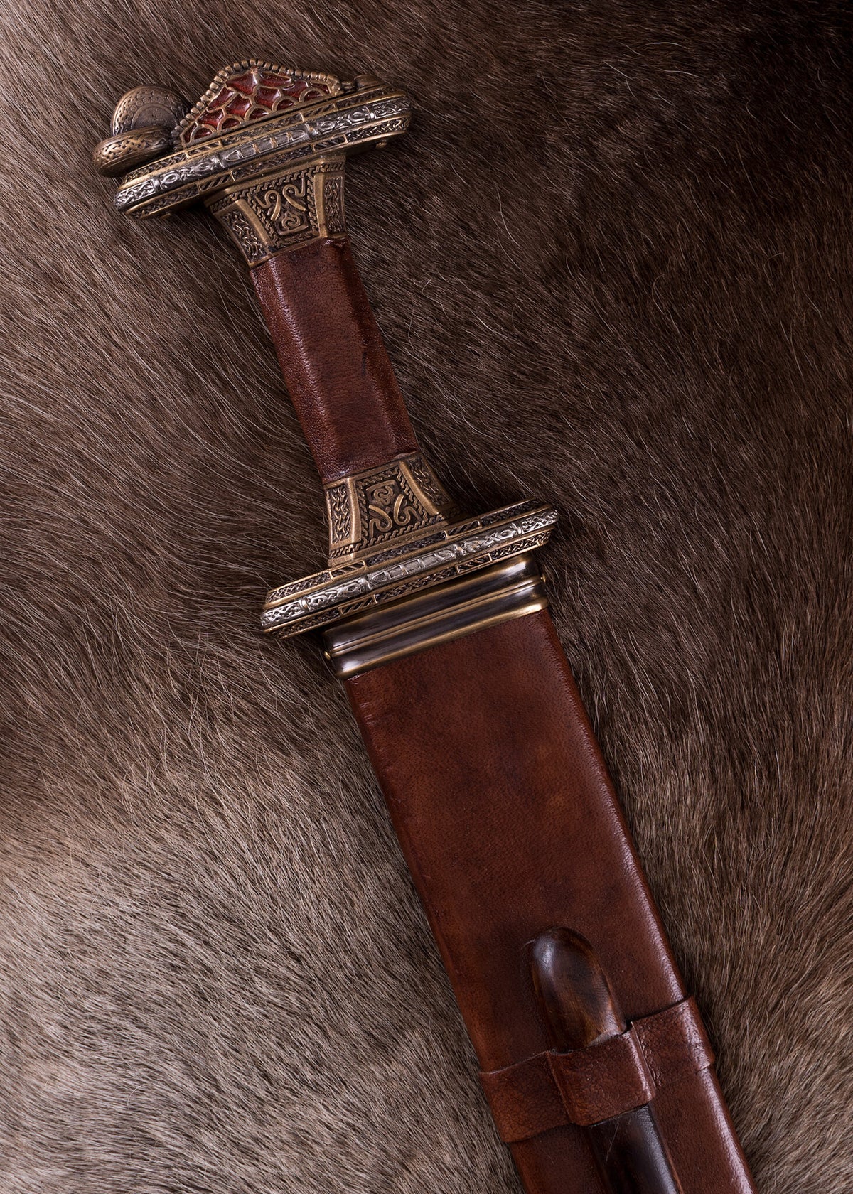 Vendelzwaard Uppsala 7e-8e eeuw, messing gevest, damast, semi-scherp