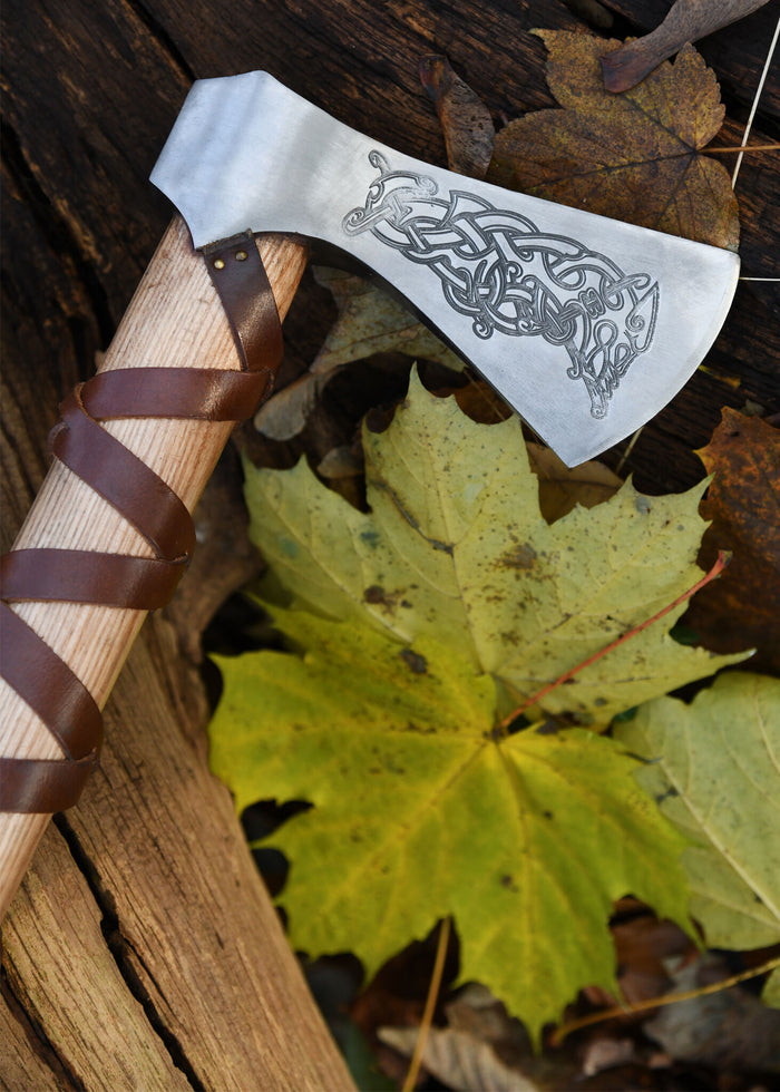 Viking bijl, type L, gegraveerd, semi-scherp