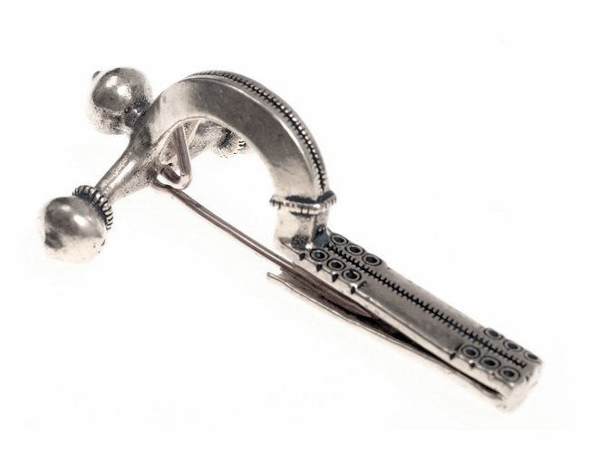 Romersk korsfibula, försilvrad brons