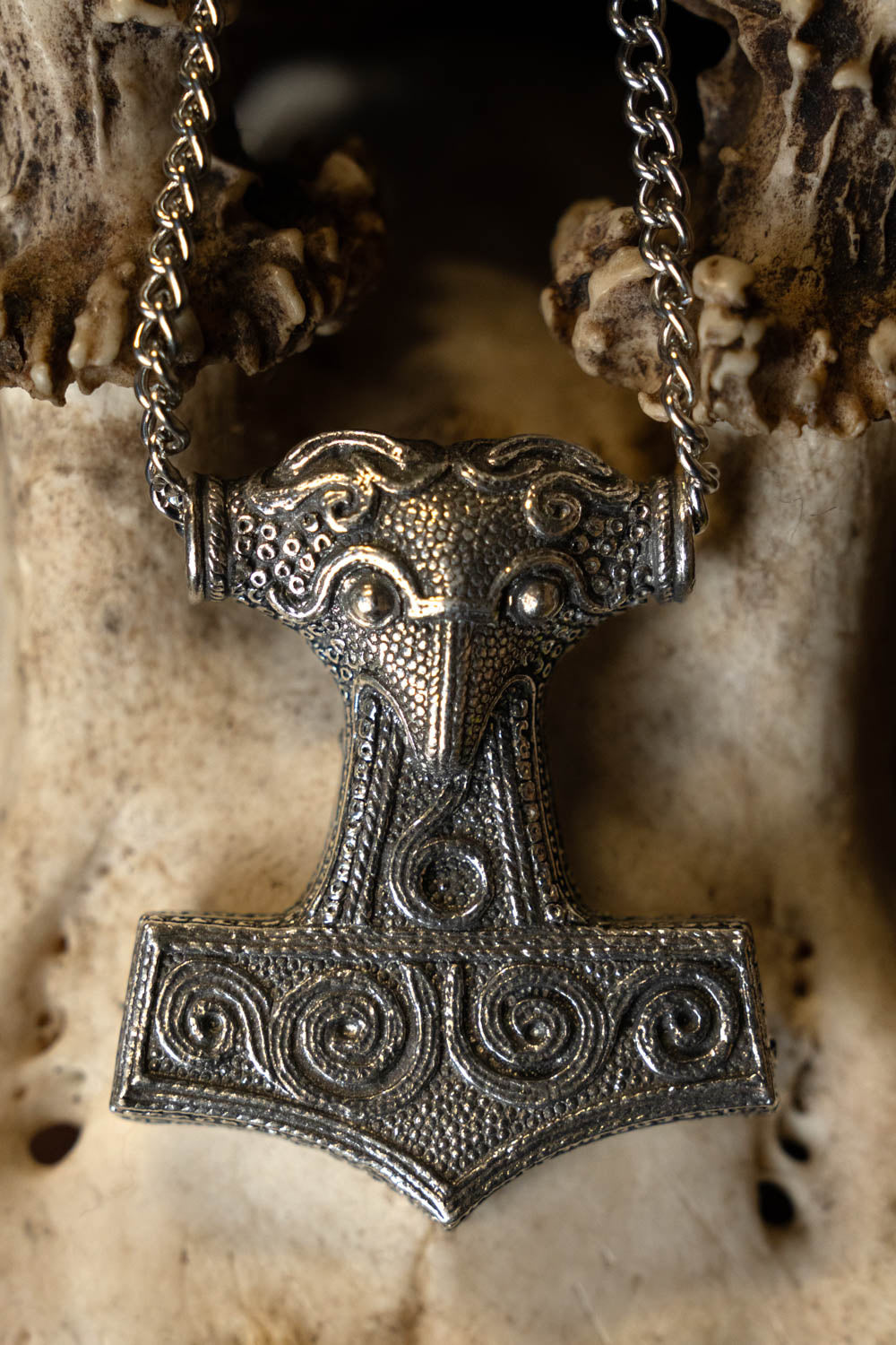 Młot Thora Skåne z łańcuszkiem, cyna