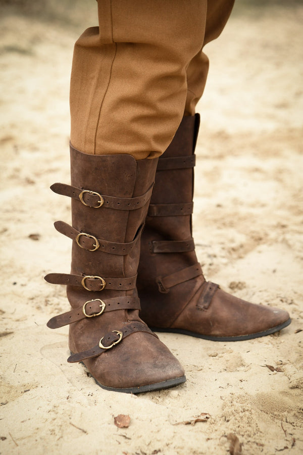 Buty z klamrami, brązowe