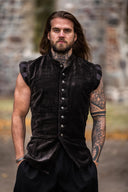 Aksamitny dublet z metalowymi guzikami, brązowy