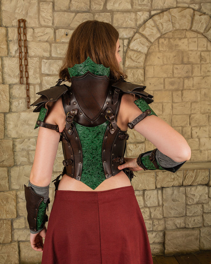 Armure féminine en cuir Morgana, brun-vert