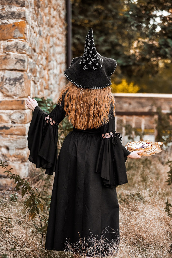 Witch hat with stars, black, wool