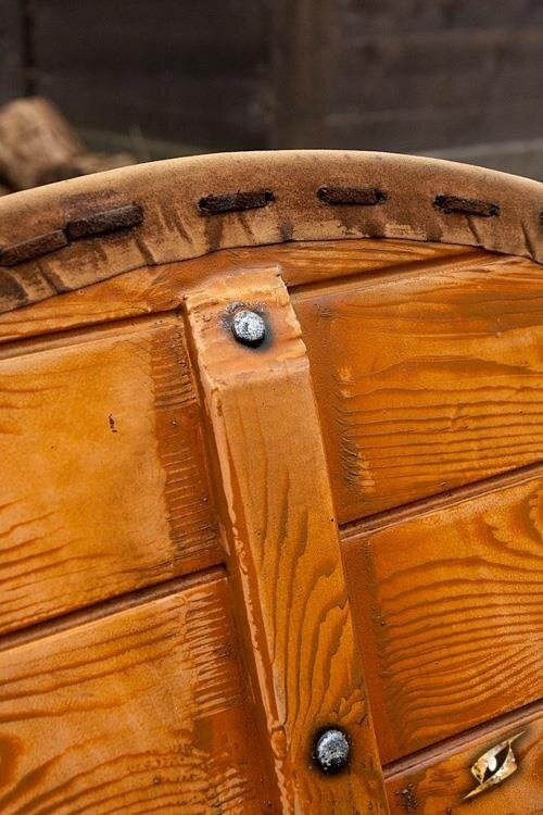 Escudo LARP Thegn, blanco-madera, 70 cm