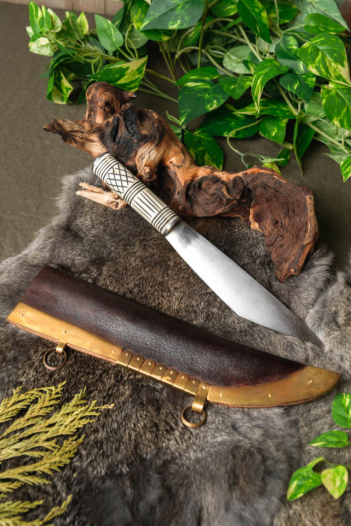 Vikingsax met benen grip, semi-scherp