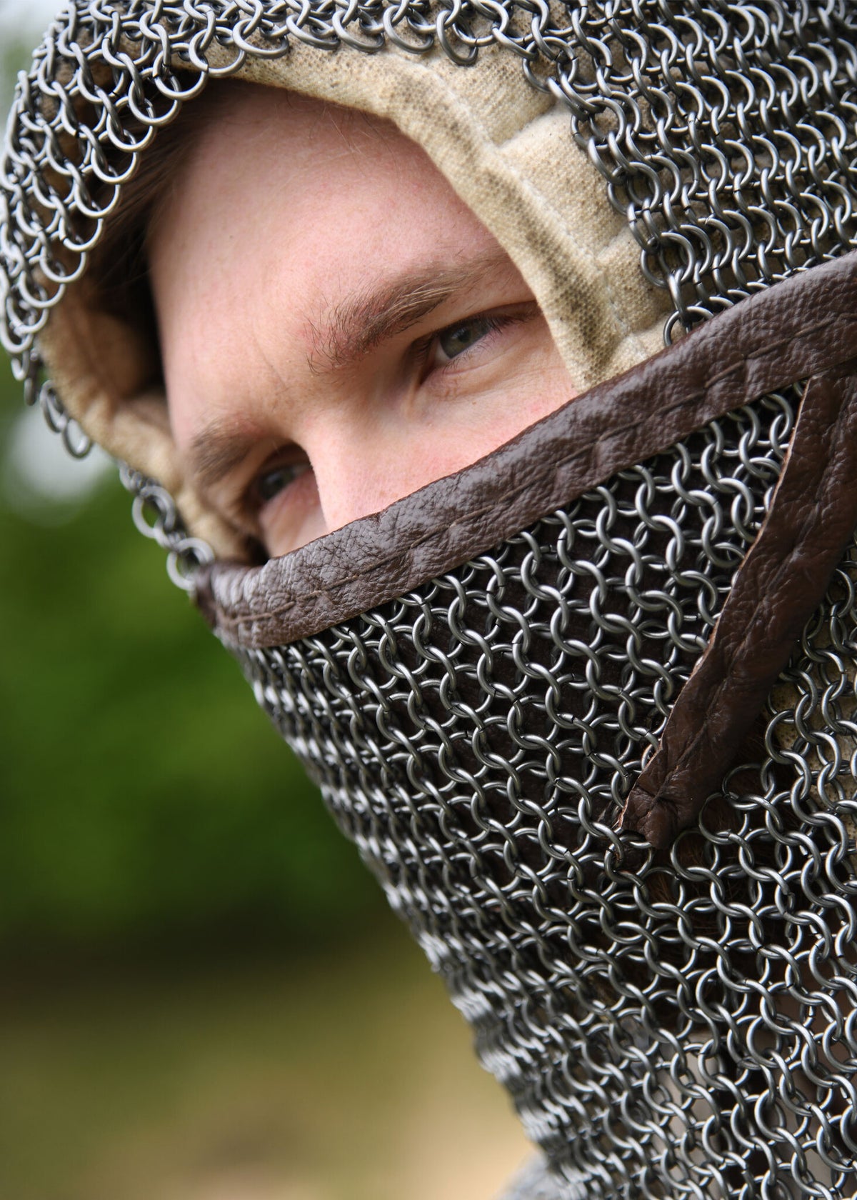 Ringhuva i ringbrynja med triangulär ventail, obehandlad, 8 mm