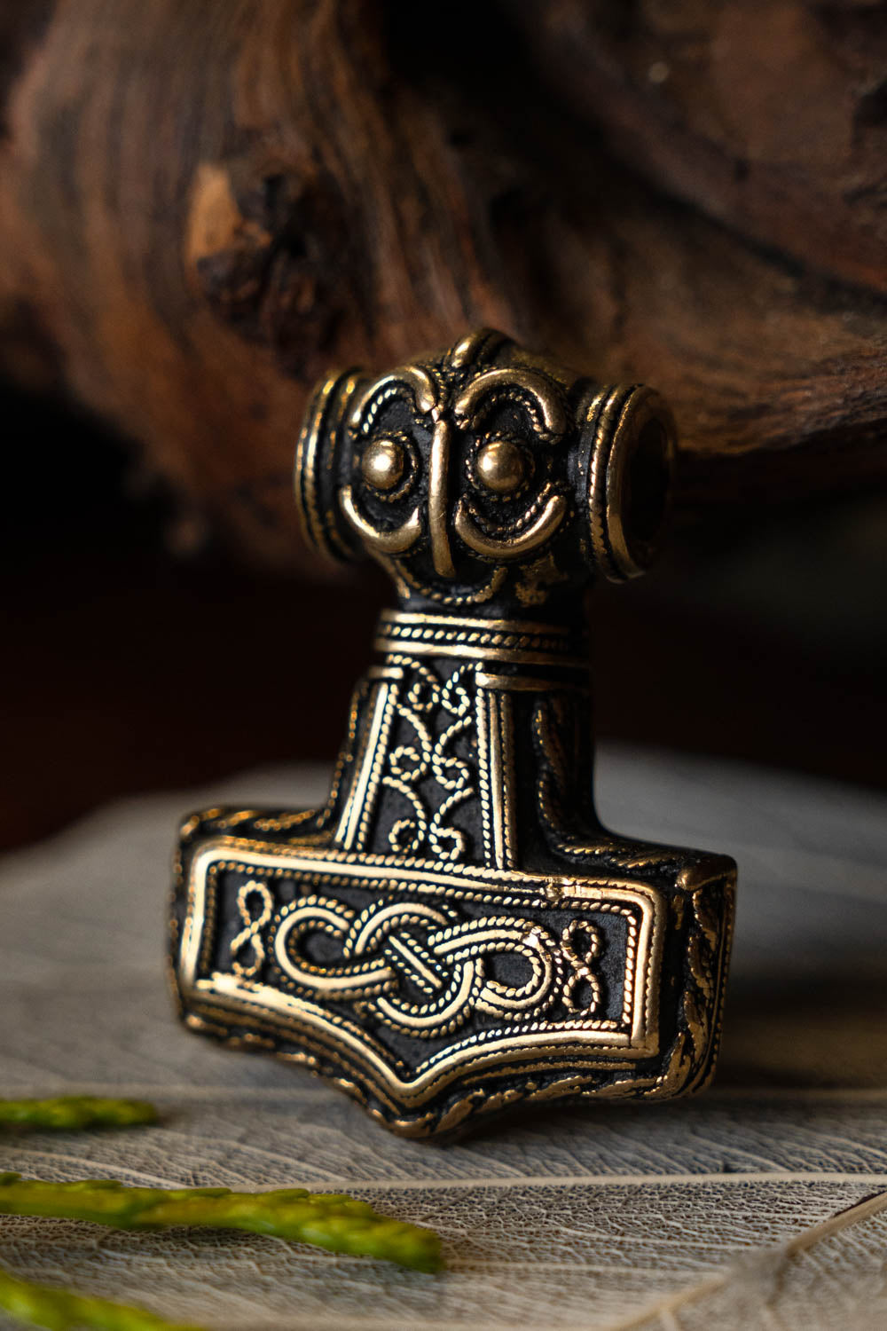 Vikingiškasis Ödeshög Mjölnir su mazgų ornamentu, bronza