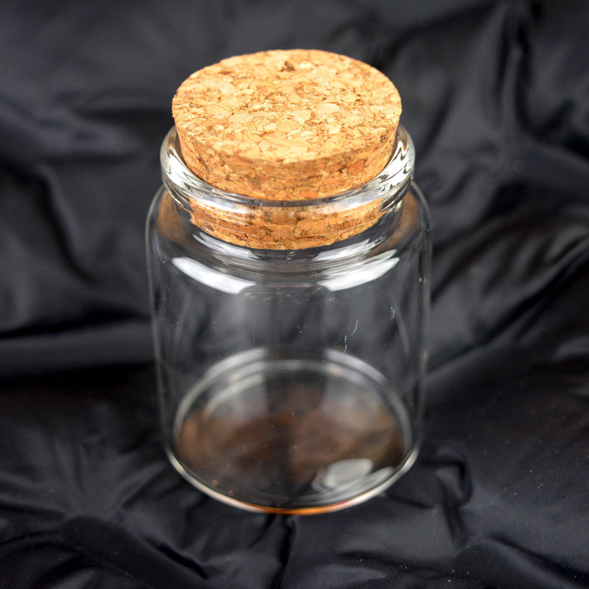 Petit pot rond en verre historique