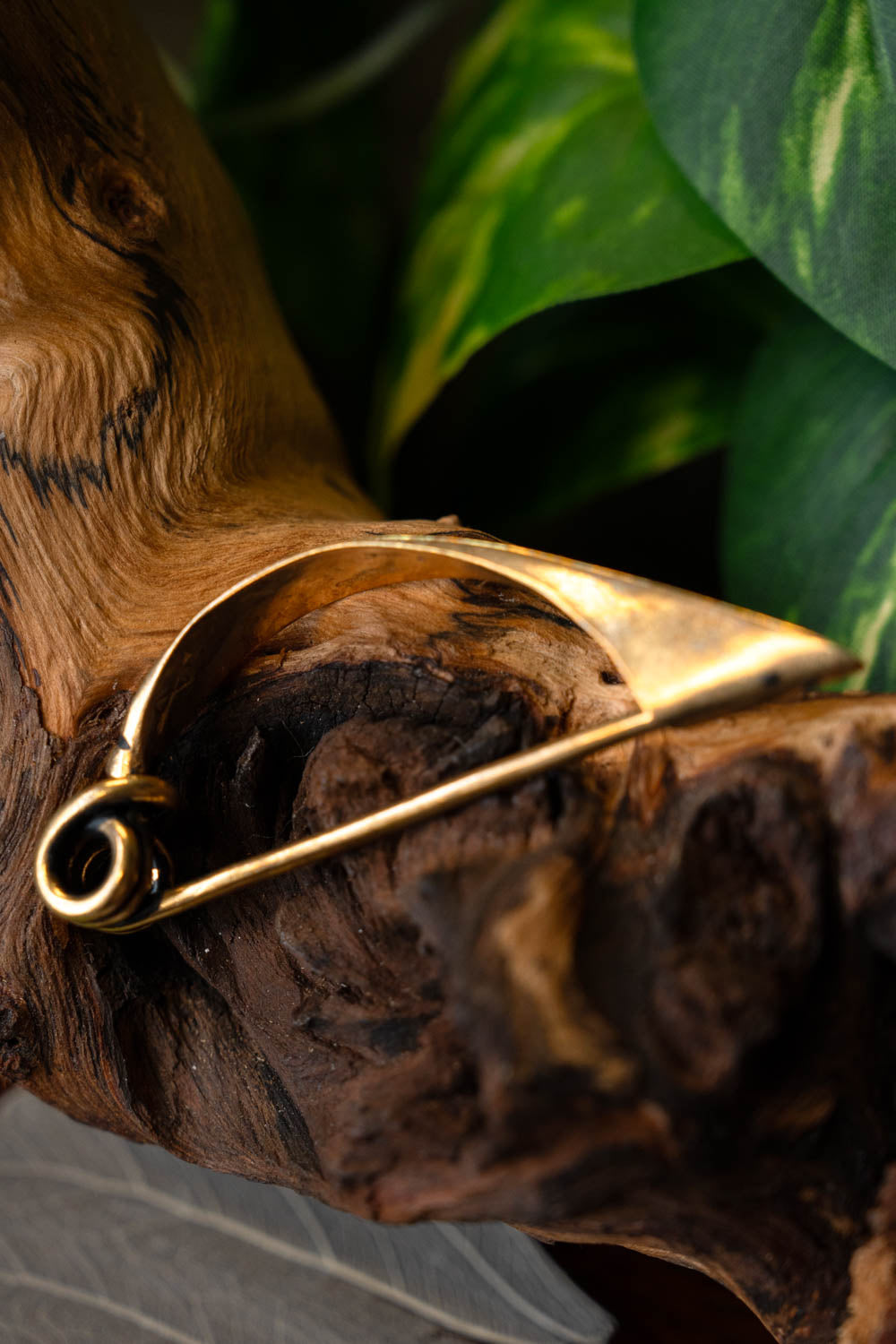 Fíbula celta de arco, siglos III–I a.C., bronce