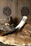 Drikkehorn Gorm med læderholder, 300–500 ml