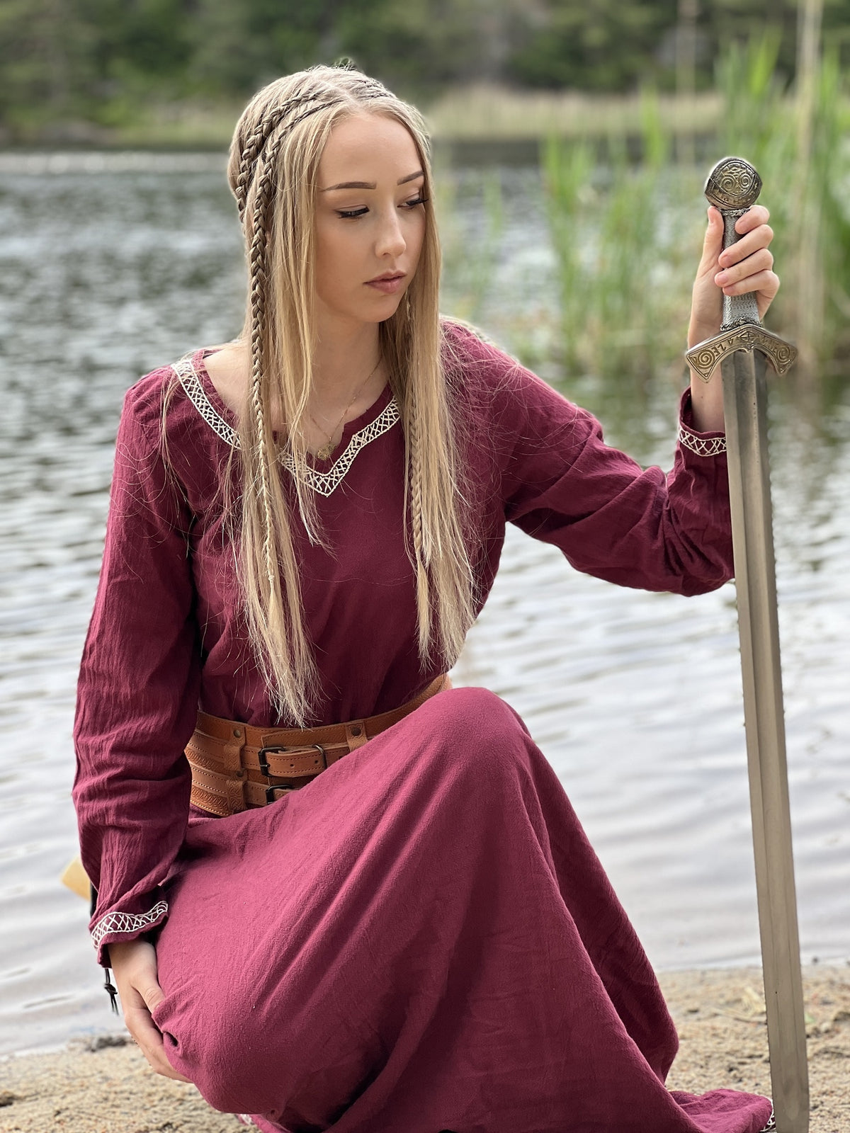 Early medieval dress Aelswith, red