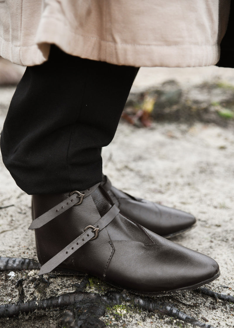 Middeleeuwse enkellaarzen 1250-1500