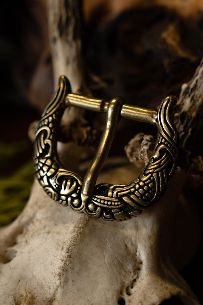 Hebilla estilo Borre-Jellinge con bestia entrelazada