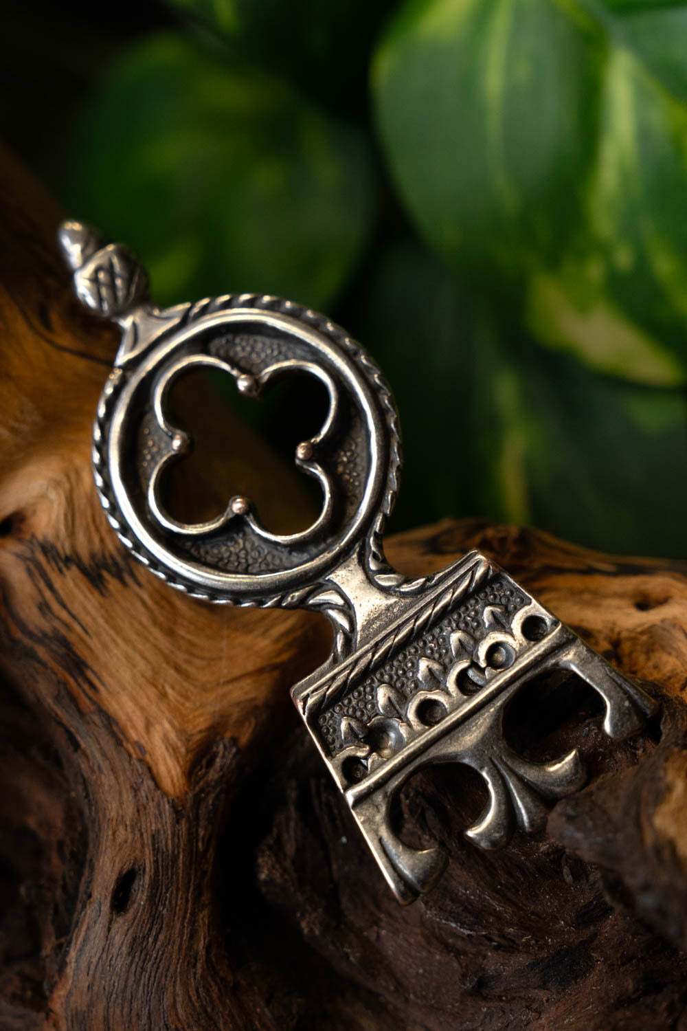 Gothic belt end 3 cm, silvered