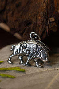 Pendentif sanglier picte Knocknagael, étain
