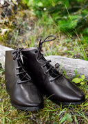 Knöchelstiefel mit Schuhnägeln, mittelalterlich, braun