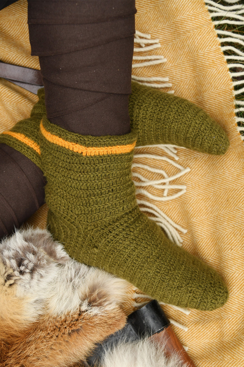 Gehäkelte Socken 100 Prozent Wolle grün gelb