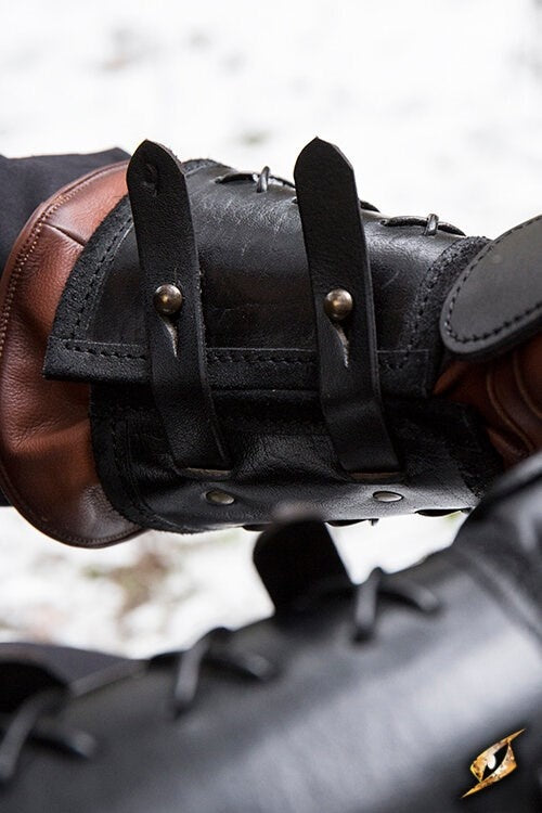 Leather gauntlet, Left Hand