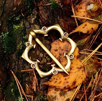 Grote Gotische broche, verzilverd brons