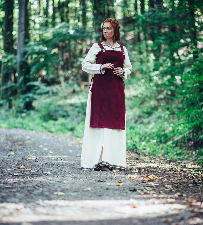 Hängselklänning Frigg, röd, ullmix