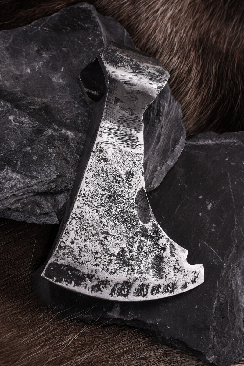 Battle-ready bearded axe blade, type B, blunt (battle-ready)