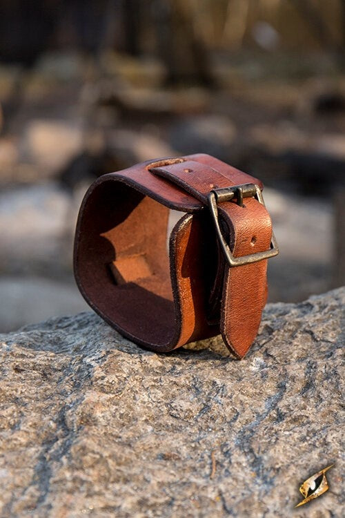 Pulsera tipo brazalete, cuero