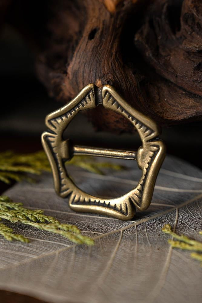 Spätmittelalterliche Rosenschnalle