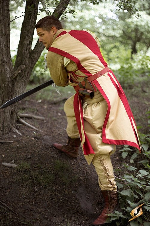 Wapenrok Geoffrey, beżowo-czerwony