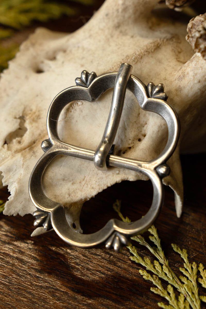 Renässansspänne, 1400 till 1500 tal, försilvrad brons