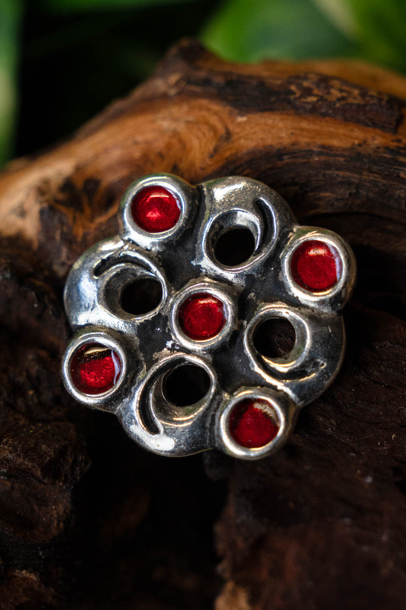 Merovingisk cloisonnébrosch, försilvrad brons