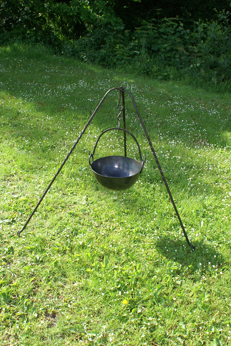 Large pan with hinge