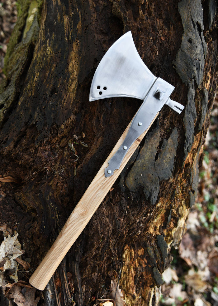 Hacha de combate con cabeza de martillo, siglo XVI, semi-afilada