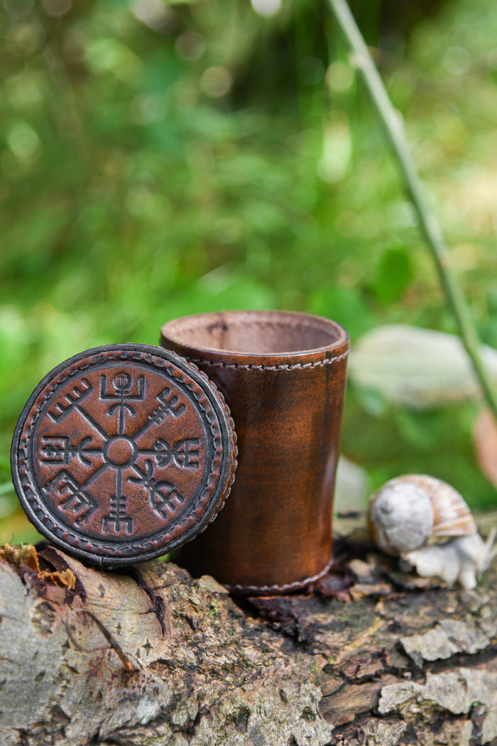Würfelbecher Vegvisir