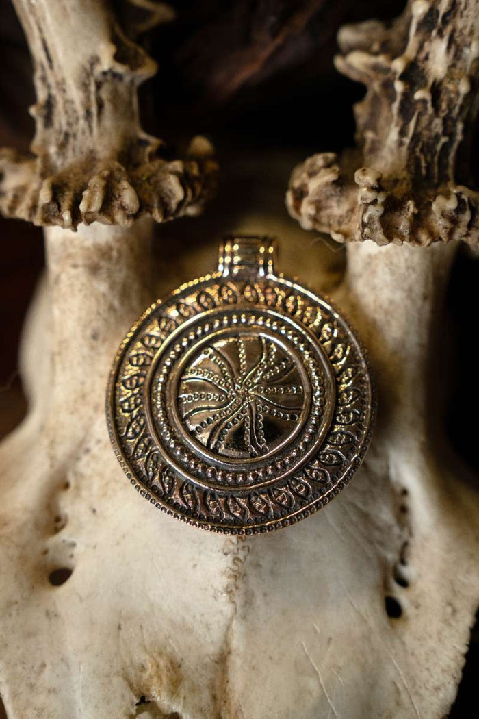 Amulet sončno kolo, bron