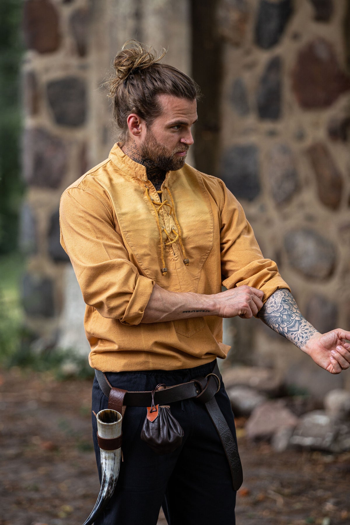 Chemise tissée à la main, miel