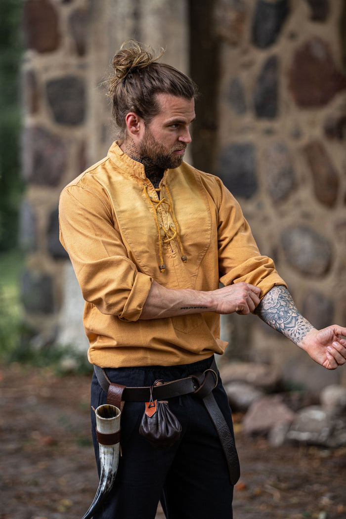 Chemise tissée à la main, miel