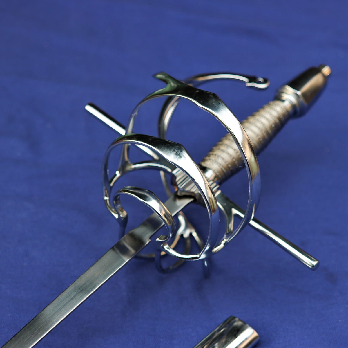 Rapier nahkavyöllä, karaistu, tylppä (battle-ready)