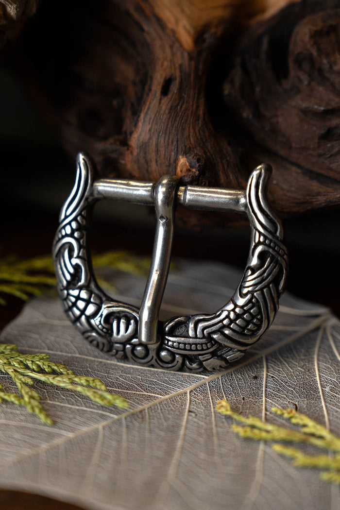 Gesp Borre-Jellinge stijl grijpend beest, verzilverd