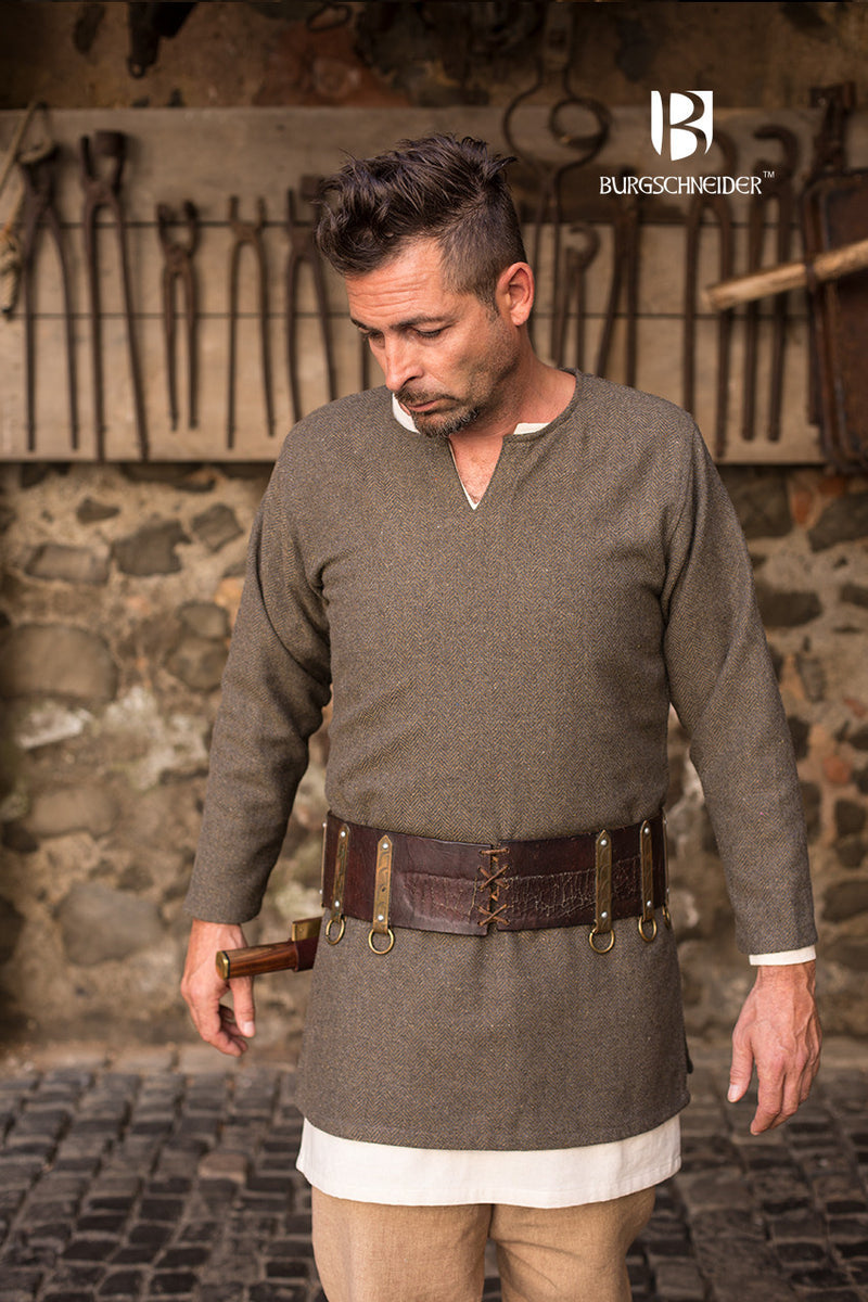 Túnica Tyr con motivo de espiga, gris oliva, mezcla de lana