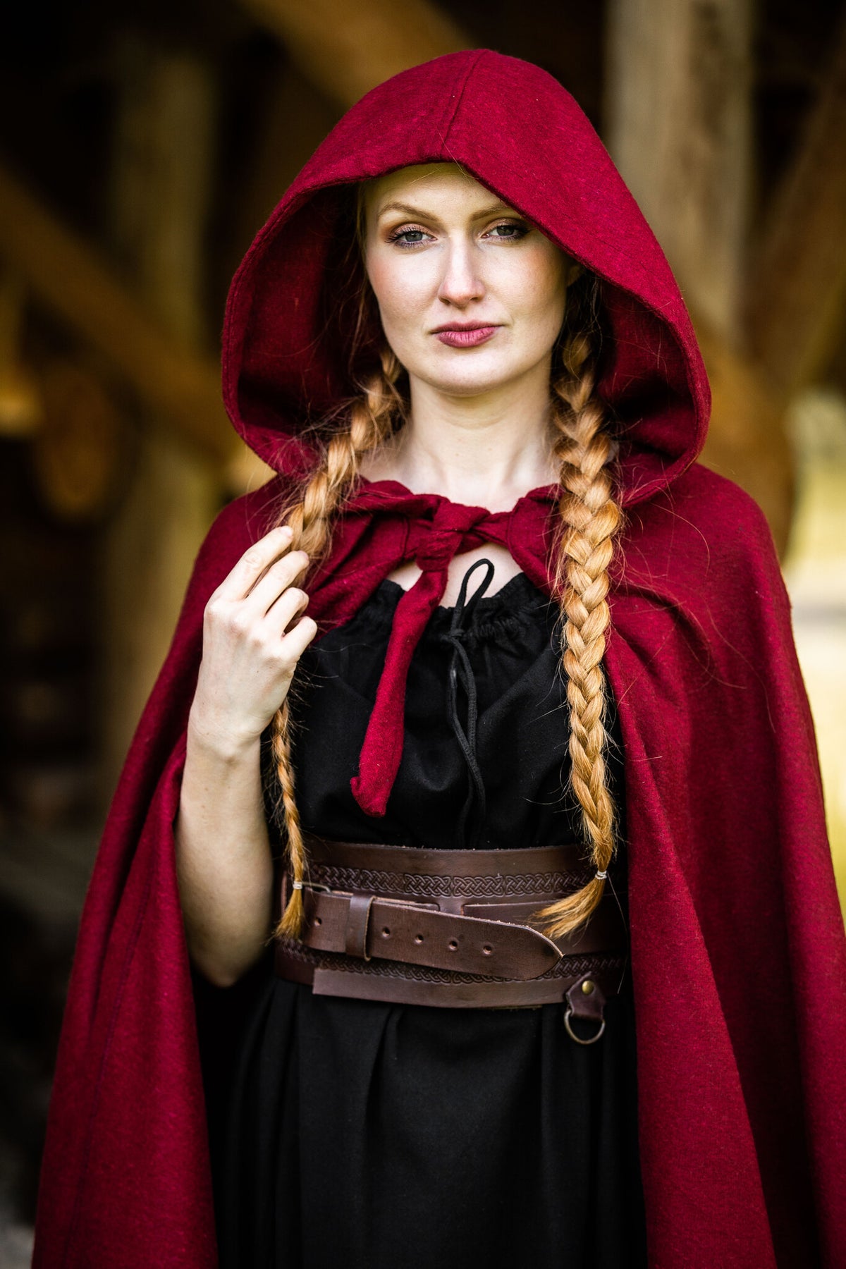 Medeltida mantel med huva, ullmix, röd