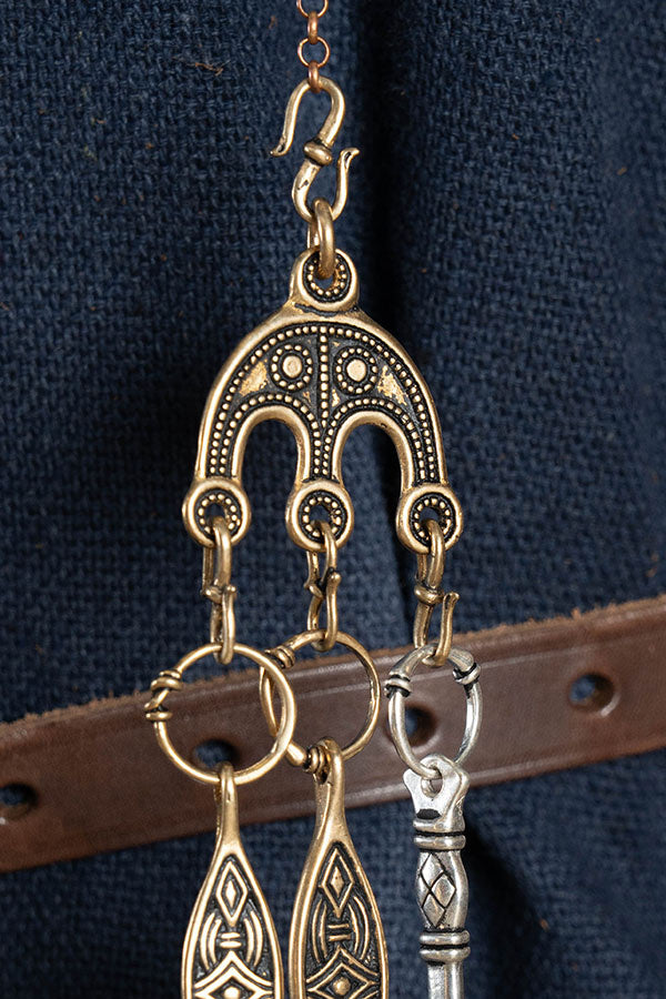 Jewelry hook pointy, 2x1 cm, bronze