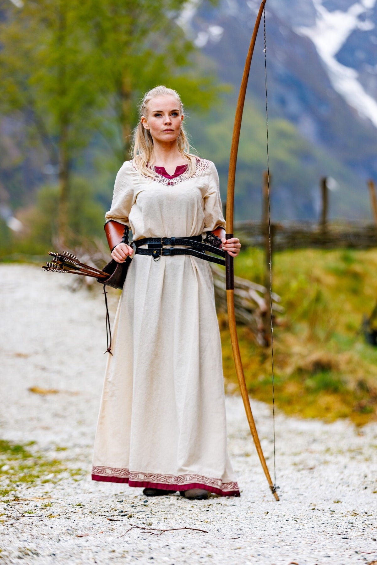 Vikingaklänning Lagertha, naturröd