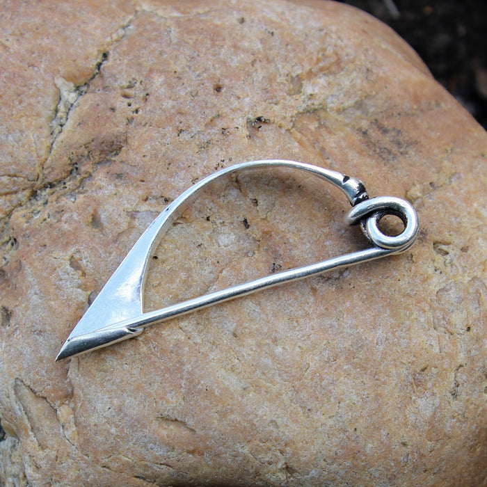 Keltisk bågfibula, 300 till 100 f Kr, försilvrad brons