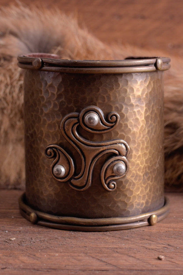 Keltisk armbånd med triskelion, messing